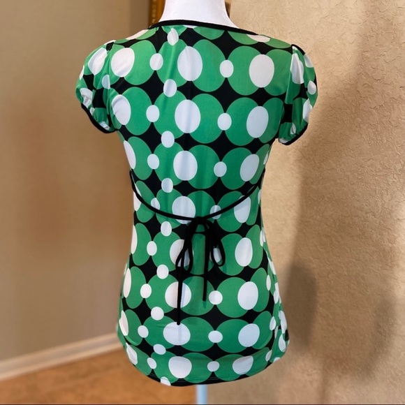 Green Geometric Abstract Bow Blouse - Picture 2 of 3